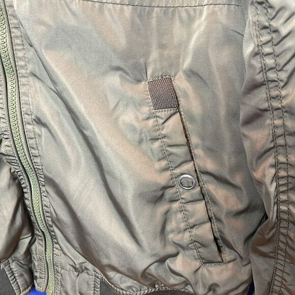 Pull&Bear military green Bomber Jacket. Medium - Picture 9 of 10